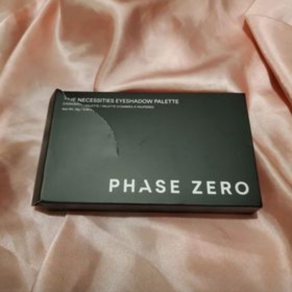 5/75$ PHASE ZERO MAKE UP The Necessities Eyeshadow Palette - Picture 4 of 13